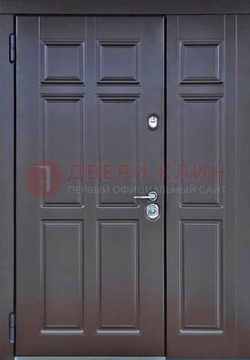 Тёмная двухстворчатая входная дверь для коттеджа с МДФ ДМ-533 в Яхроме