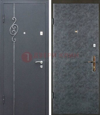 Серая стальная дверь с порошковым окрасом и ковкой ДП-109 в Яхроме