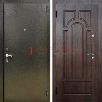 Железная темно-серая дверь с порошковым напылением и МДФ Тисненый орех ДП-275 в Яхроме