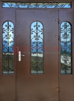 Железная парадная дверь со стеклом и ковкой ДПР-16 для общественных зданий в Старой Купавне