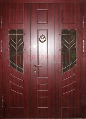 Парадная дверь со вставками из стекла и ковки ДПР-34 в загородный дом в Яхроме