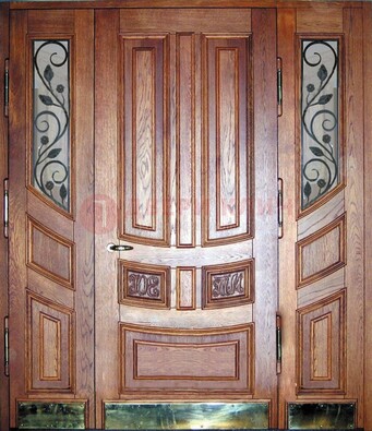 Парадная дверь со стеклом и ковкой ДПР-35 для загородного дома в Яхроме