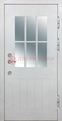 Белая уличная дверь со стеклом ДС-30 в Яхроме