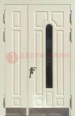 Белая двухстворчатая металлическая дверь со стеклом ДС-71 в Яхроме
