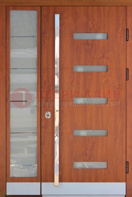 Коричневая металлическая дверь со стеклом ДС-72 в Яхроме