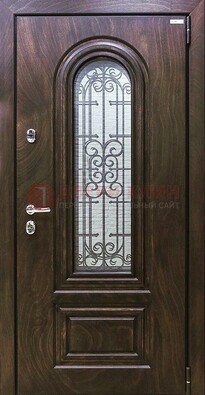 Темная филенчатая железная дверь со стеклом и ковкой ДСК-102 в Яхроме
