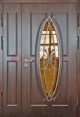 Полуторная металлическая дверь со стеклом и ковкой ДСК-108 в Яхроме