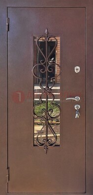 Коричневая железная дверь Порошок со стеклом и ковкой ДСК-219 в Яхроме