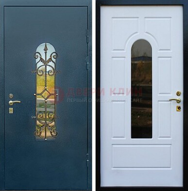 Входная дверь Дверь со стеклом и ковкой ДСК-71 для кирпичного дома в Яхроме