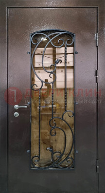 Металлическая дверь со стеклом и ковкой ДСК-95 для магазина в Яхроме
