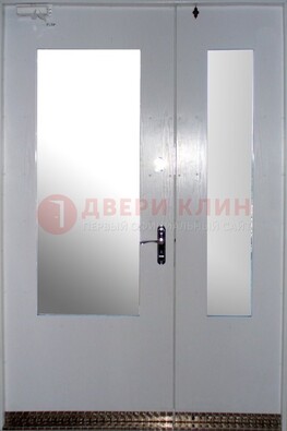 Белая  тамбурная дверь со стеклянными вставками ДТМ-18 в Яхроме