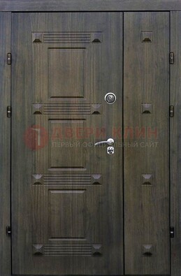 Железная двухстворчатая филенчатая дверь с виноритом ДВТ-143 в Яхроме