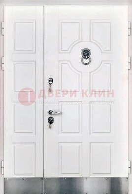 Белая входная дверь с виноритом ДВТ-246 в Яхроме