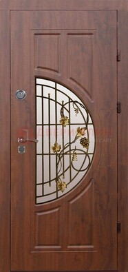 Стальная коричневая дверь с виноритом и ковкой ДВТ-82 в Яхроме