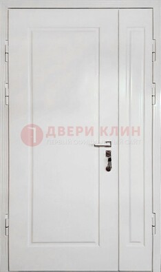 Полуторная металлическая дверь с МДФ в белом цвете ПЛ-24 в Воронеже